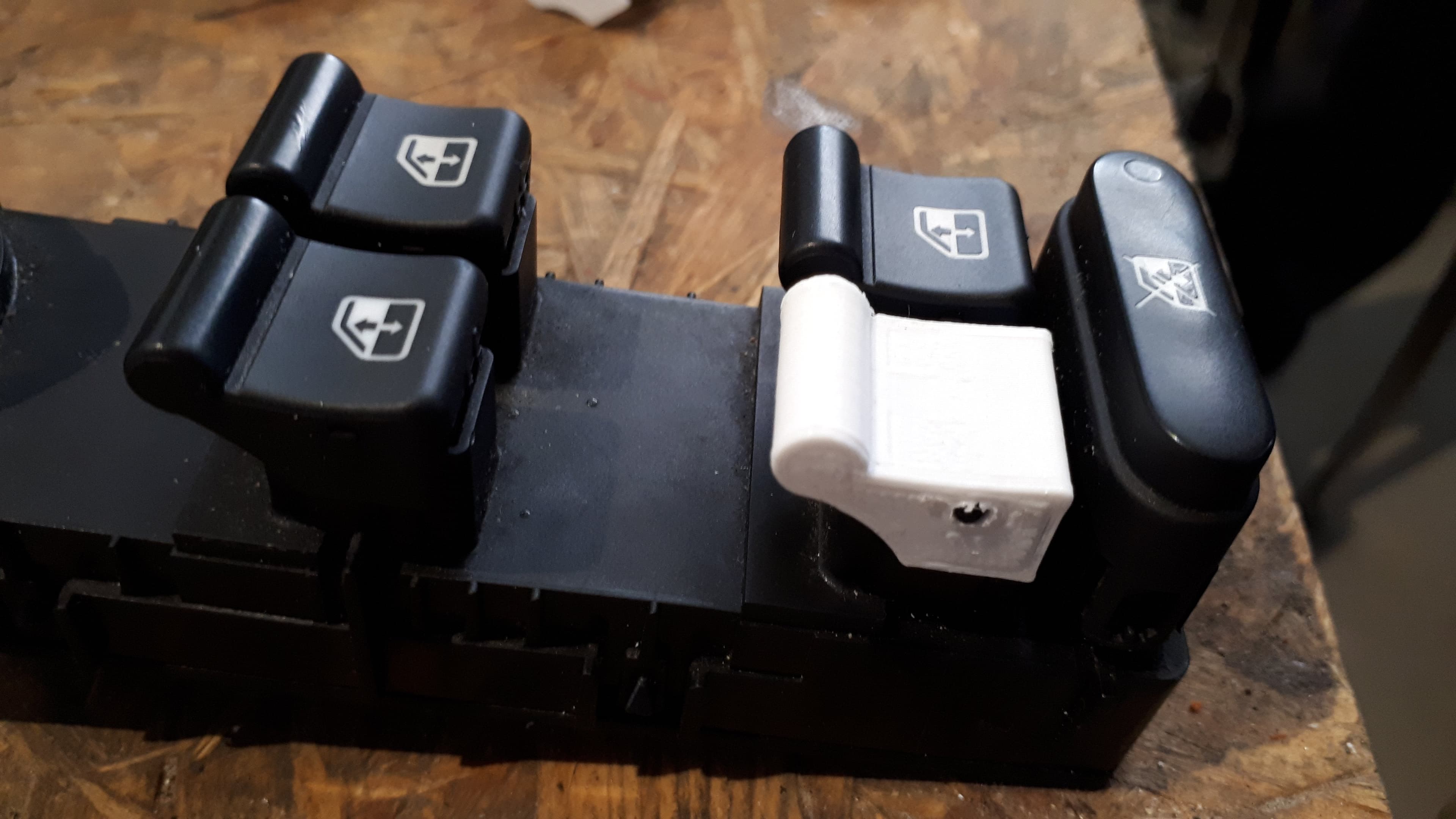 Pièce de rechange bouton vitre arrière Alfa Romeo 159