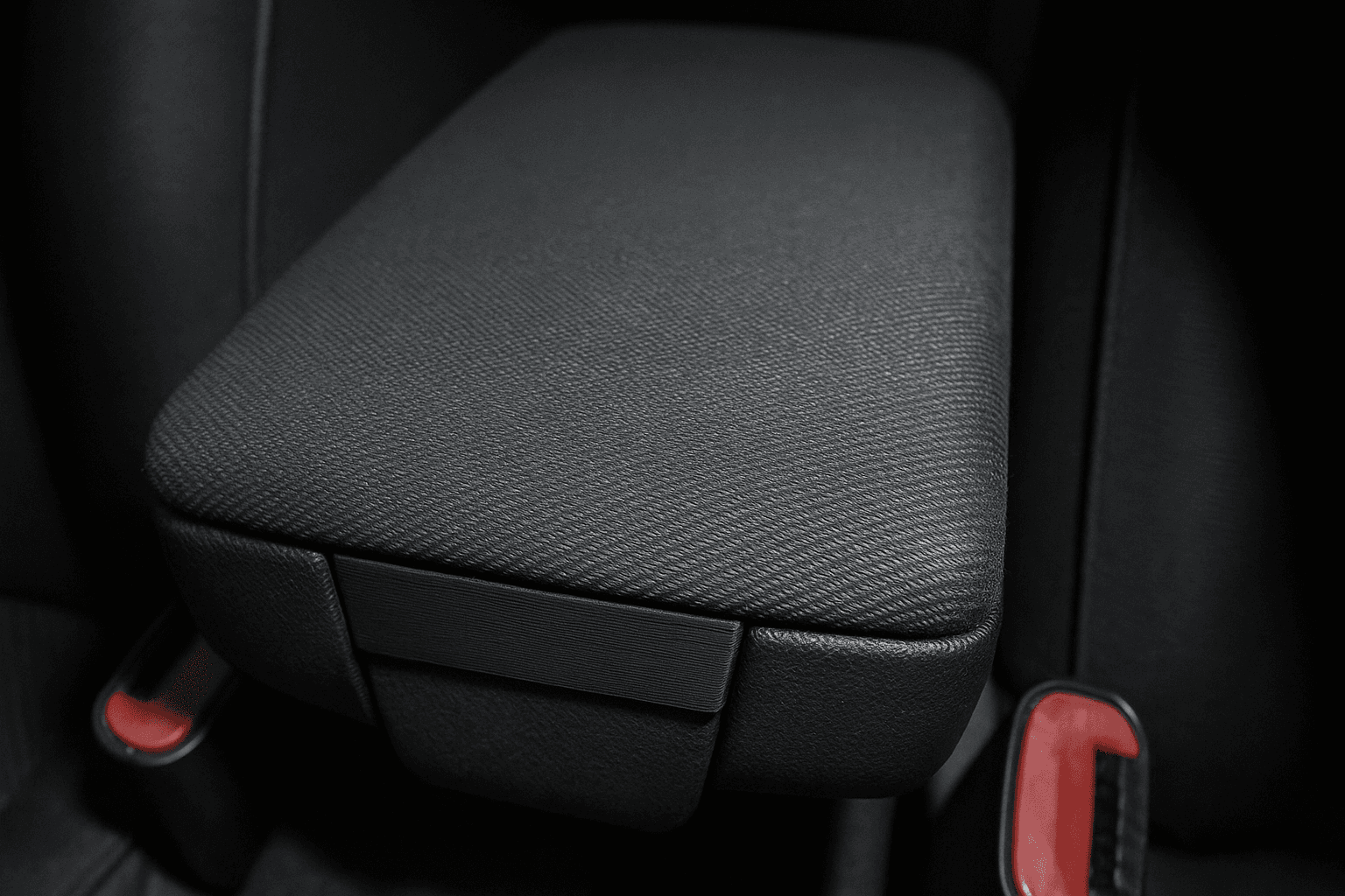 Bouton supérieur accoudoir Alfa Romeo 147 en gros plan