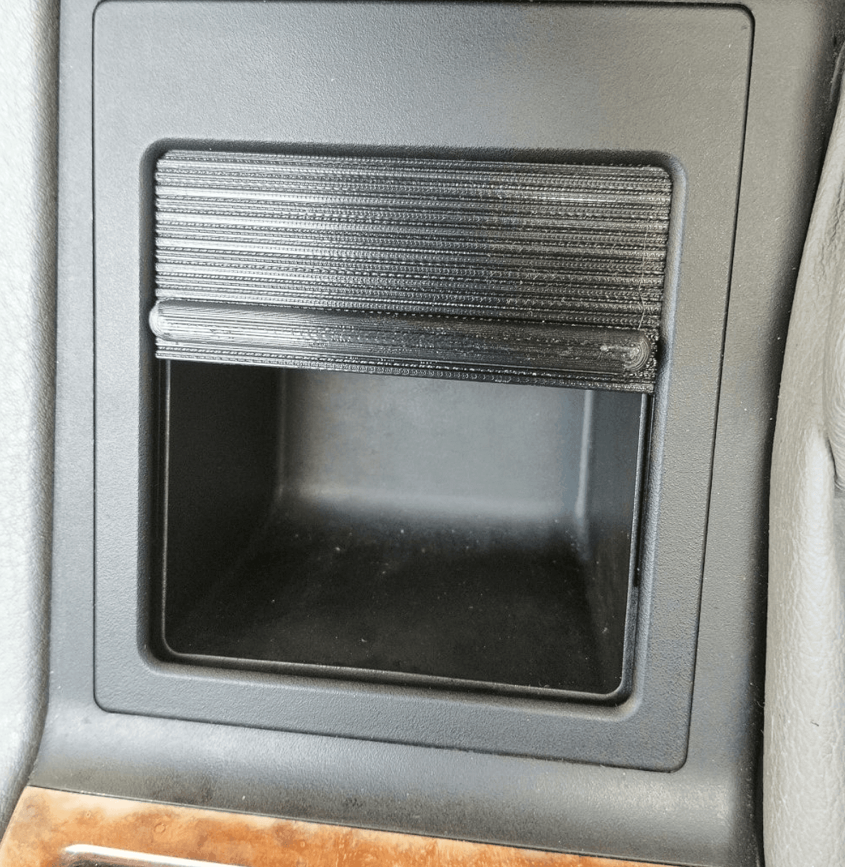 Cache coulissant de la console centrale BMW E39 – Réf. 51168210674 - Miniature 5