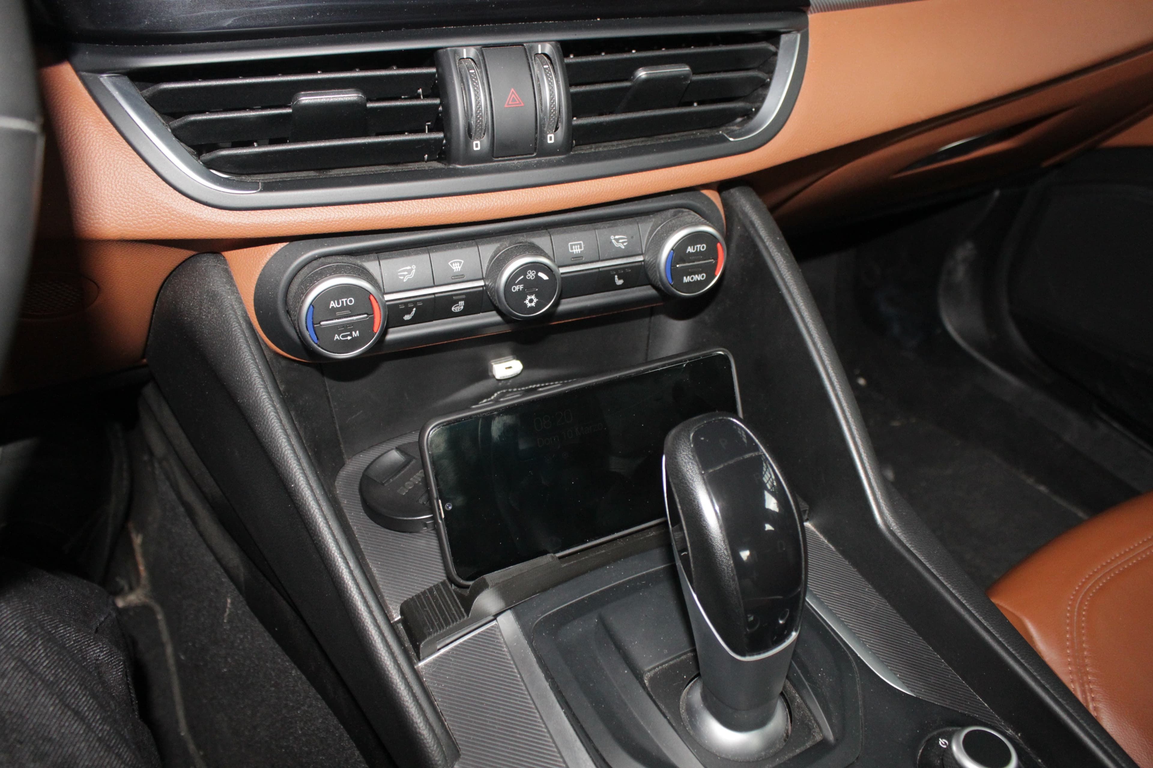 Support téléphone central Alfa Romeo Giulia – Intégration parfaite dans la console - Miniature 7